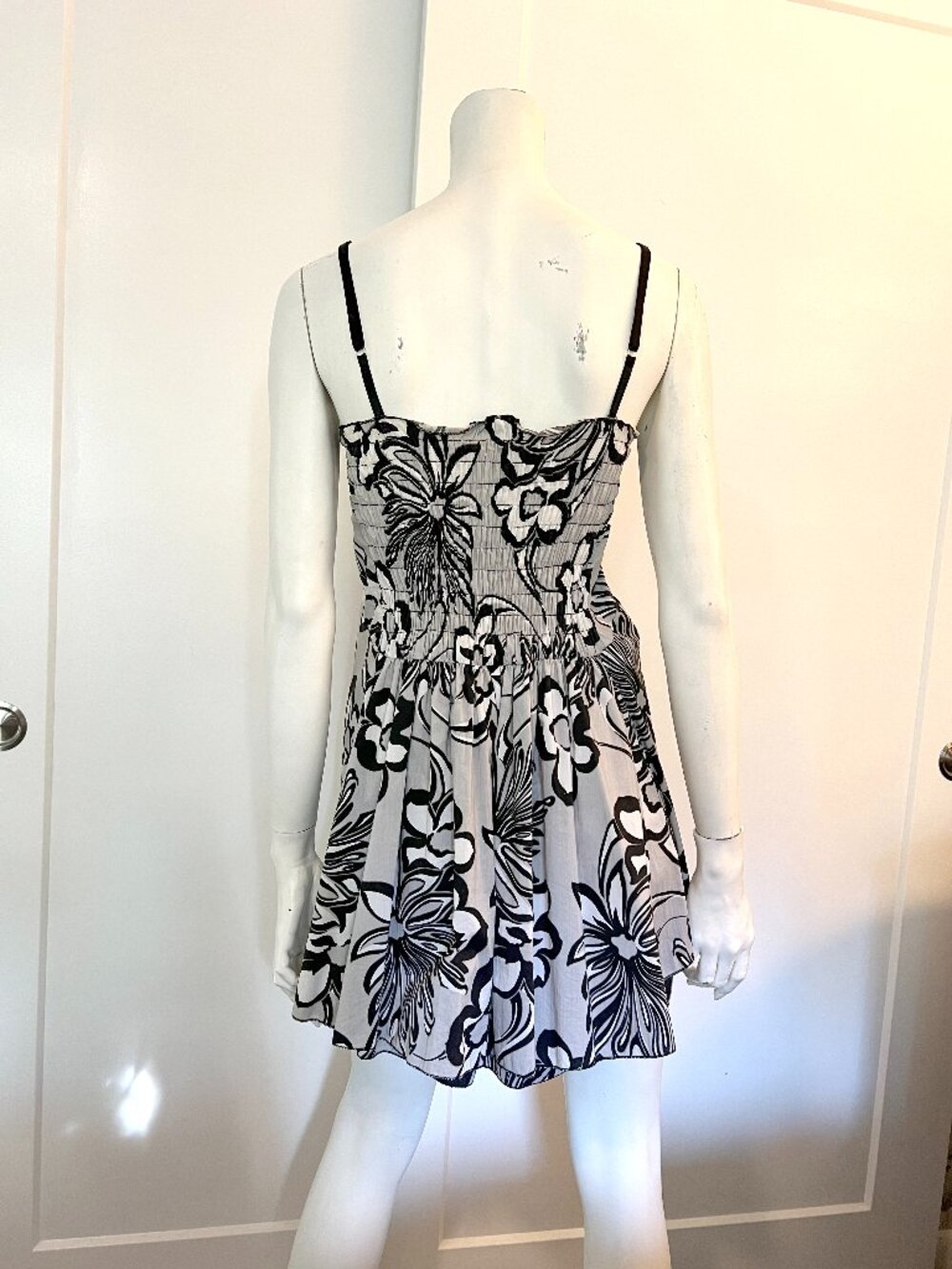 Wal G Floral Cocktail Dress - Picture 2 of 8